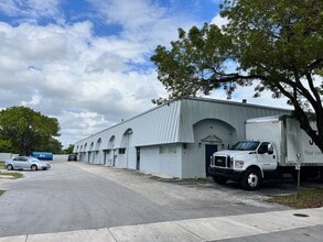 2696 NW 31st Ave, Lauderdale Lakes, FL for lease Building Photo- Image 1 of 2