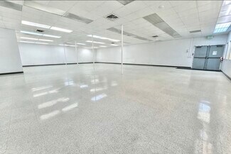 Plus de détails pour 795 San Antonio Rd, Palo Alto, CA - Local d'activités à louer