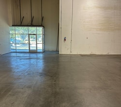 5015 Catron Dr, Dallas, TX for lease Interior Photo- Image 1 of 4