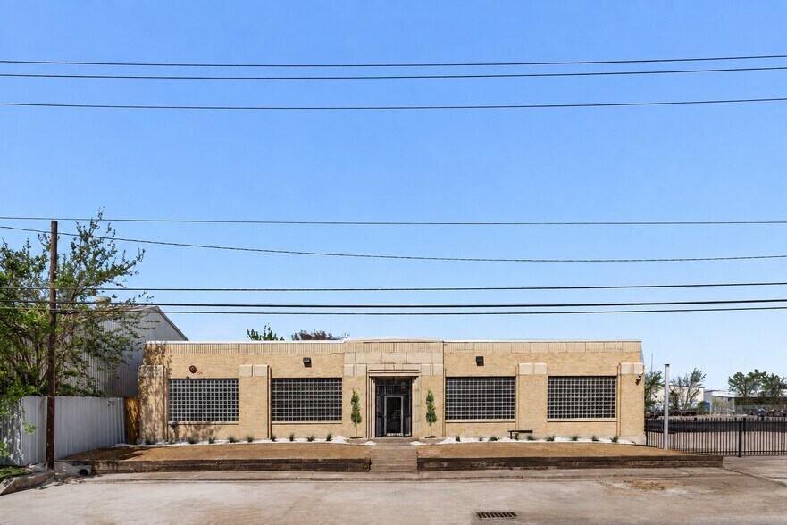 5611 Clinton Dr, Houston, TX à louer - Photo principale - Image 2 de 60