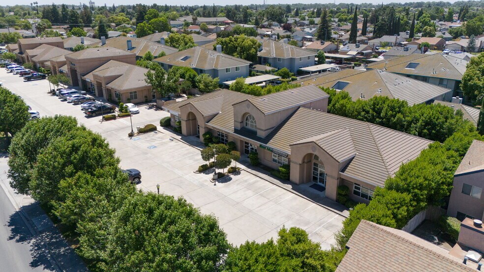 1444 W Main St, Ripon, CA à vendre - Photo du bâtiment - Image 3 de 55