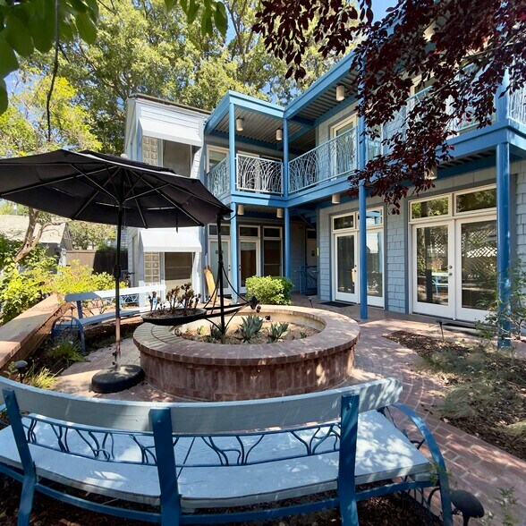 430 D St, Davis, CA à louer - Photo du bâtiment - Image 3 de 11