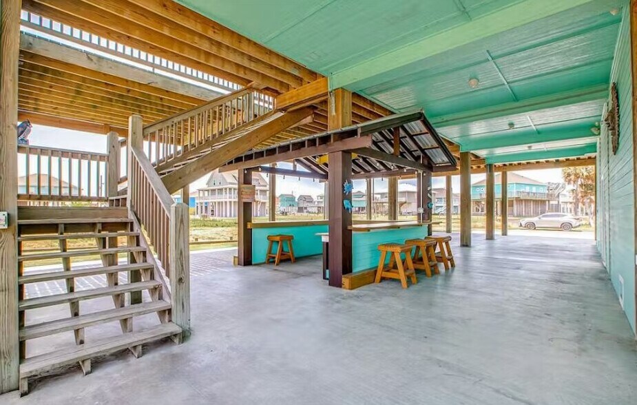 922 Palm Ridge Dr, Crystal Beach, TX à vendre - Photo du bâtiment - Image 3 de 17