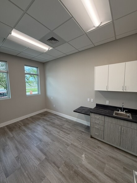 101 NW 12th St, Pompano Beach, FL à louer - Photo intérieure - Image 2 de 32