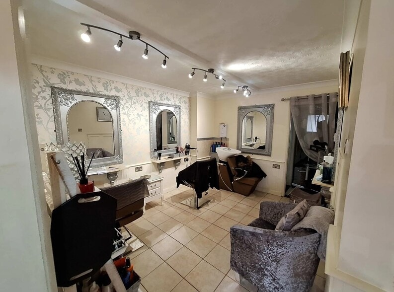 60-60A West St, Portchester for sale - Interior Photo - Image 3 of 3