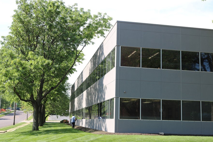 8600 Farley St, Overland Park, KS for sale - Building Photo - Image 2 of 12