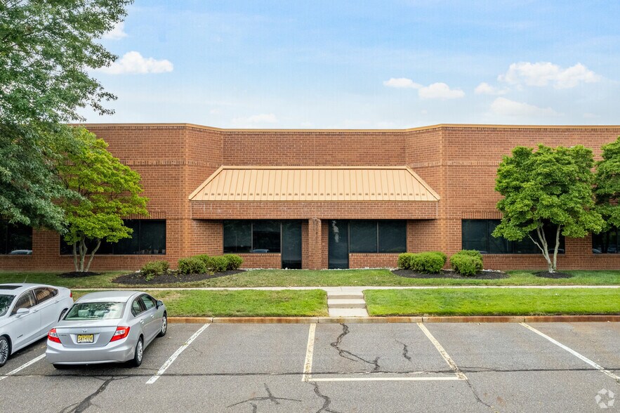 1025 Briggs Rd, Mount Laurel Township, NJ à louer - Photo du bâtiment - Image 2 de 6