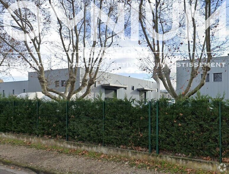 Flex dans Saint-Priest à louer - Photo du bâtiment - Image 3 de 15