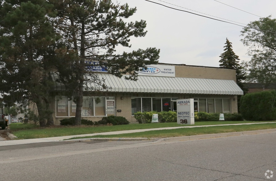 36 Industrial Pky S, Aurora, ON à louer - Photo du bâtiment - Image 3 de 4