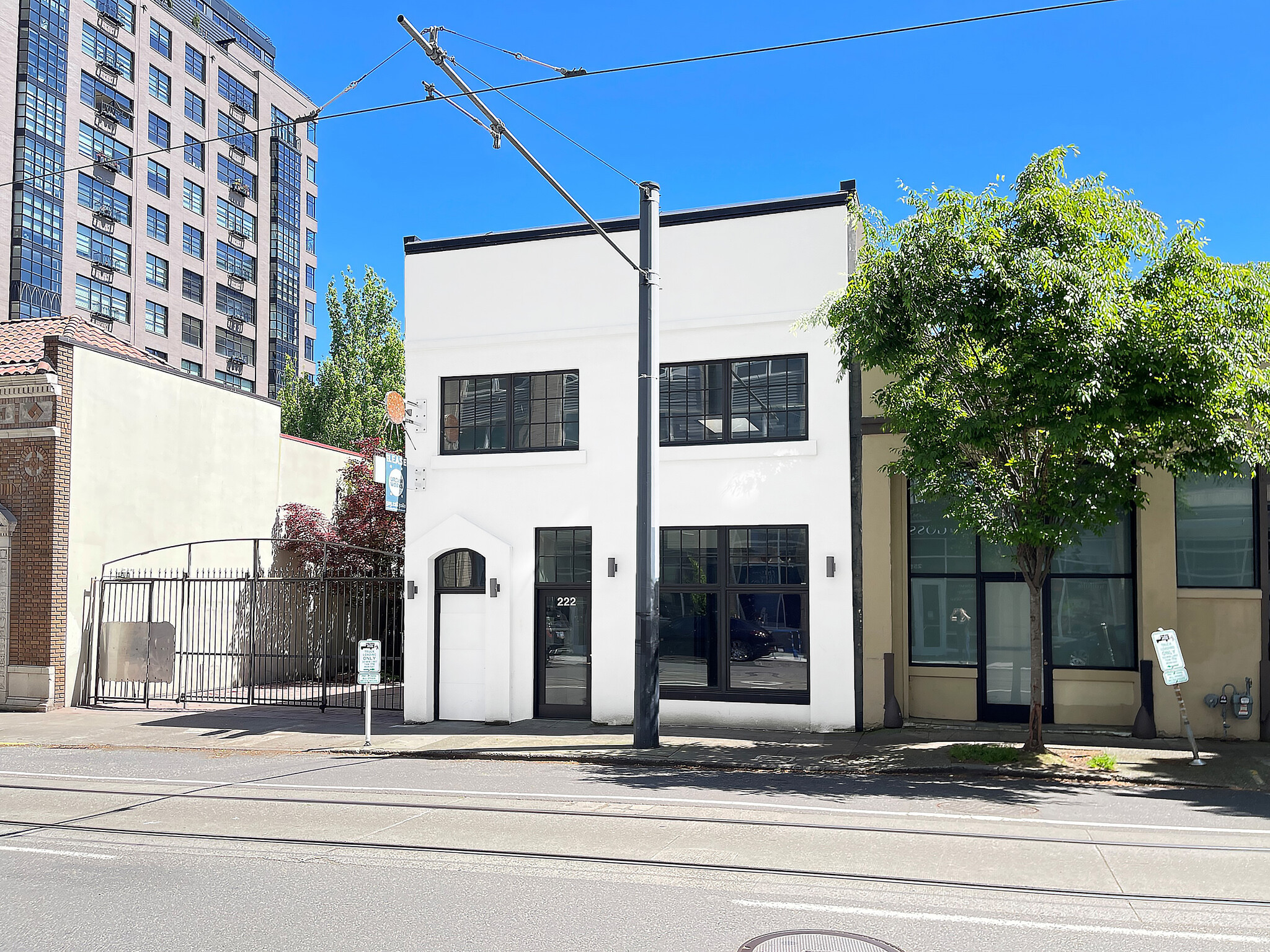 222-224 NW 10th Ave, Portland, OR for lease Building Photo- Image 1 of 5