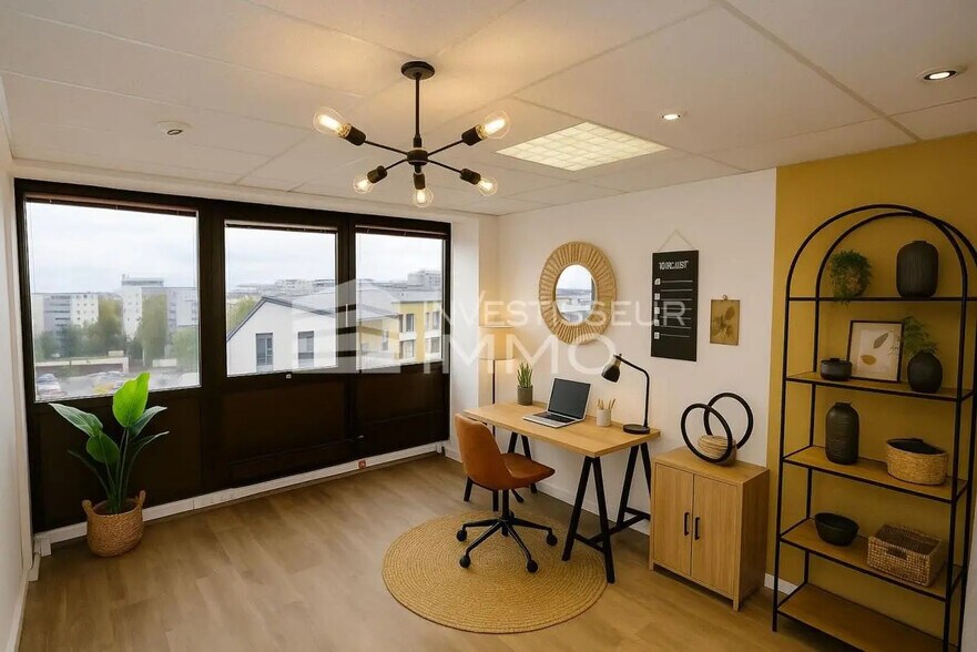Office in Créteil for lease - Interior Photo - Image 2 of 7