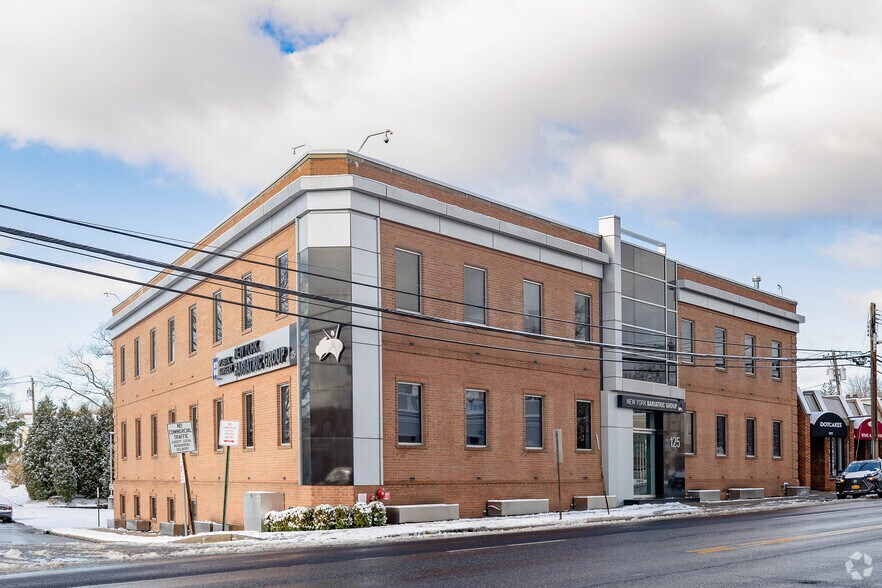 125 Mineola Ave, Roslyn Heights, NY à vendre - Photo principale - Image 1 de 7