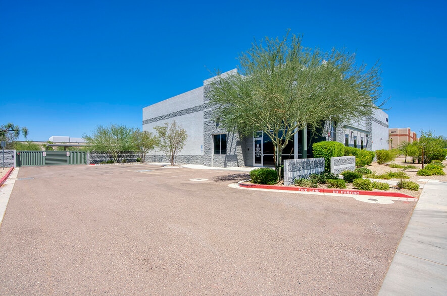 1550 W Parkside Ln, Phoenix, AZ for lease - Building Photo - Image 2 of 8