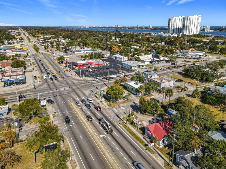 825 S Ridgewood Ave, Daytona Beach, FL for sale - Building Photo - Image 2 of 8