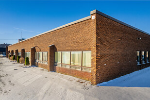 605-607 Rue Deslauriers, Saint-Laurent QC - Warehouse