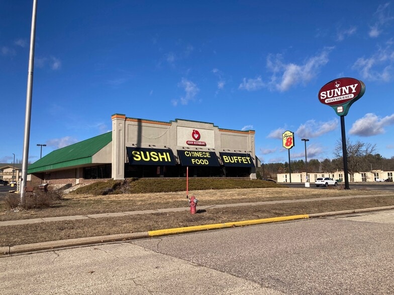 811 N Frontage Rd, Wisconsin Dells, WI for sale - Building Photo - Image 2 of 10