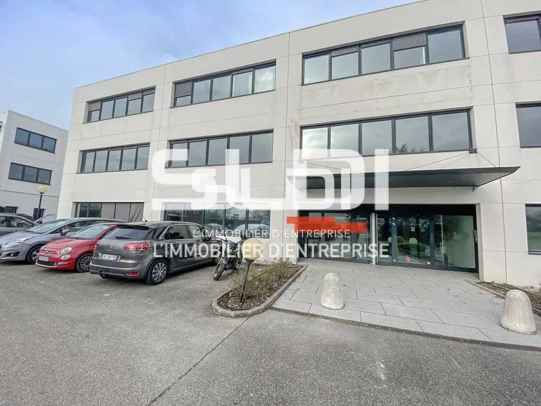 Rue Maryse Bastié, Bron for lease Building Photo- Image 1 of 9