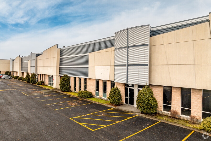1490 Rue Nobel, Boucherville, QC à louer - Photo du bâtiment - Image 3 de 7