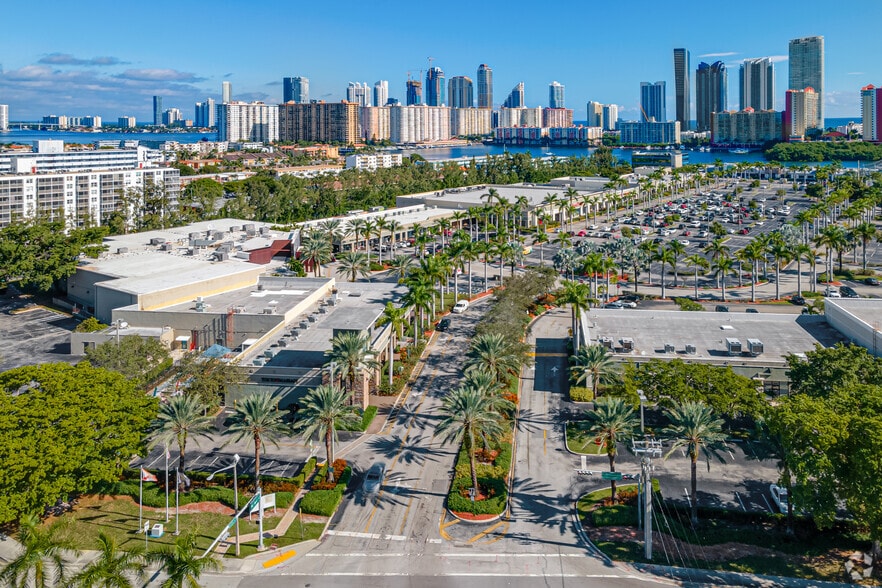 3569-3885 NE 163rd St, North Miami Beach, FL à louer - Aérien - Image 3 de 12