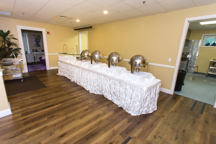 BLENDED RETAIL PORTFOLIO OFFERING portfolio of 4 properties for sale on LoopNet.ca - Building Photo - Image 2 of 55