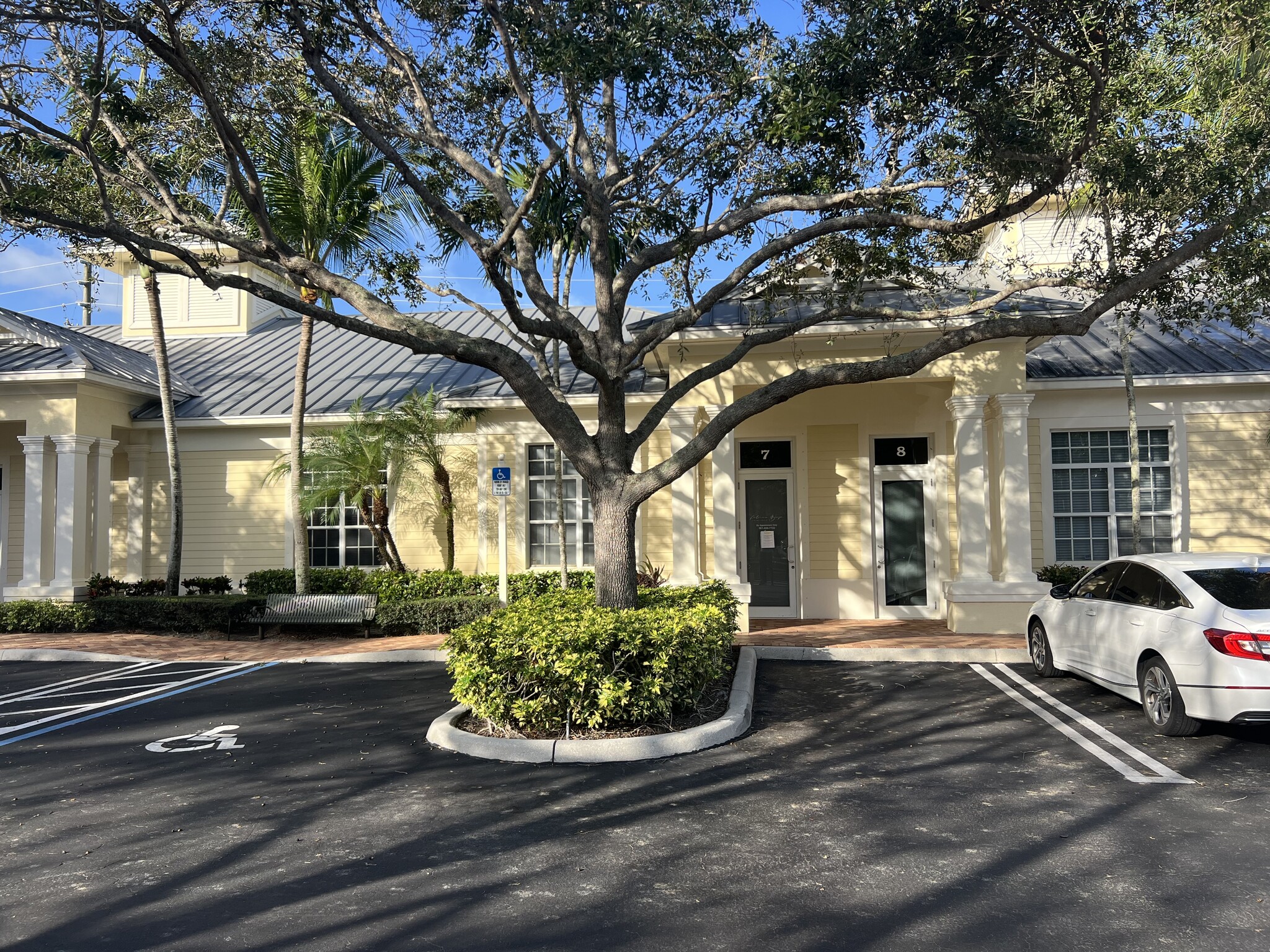 1935 Commerce Ln, Jupiter, FL for lease Primary Photo- Image 1 of 42