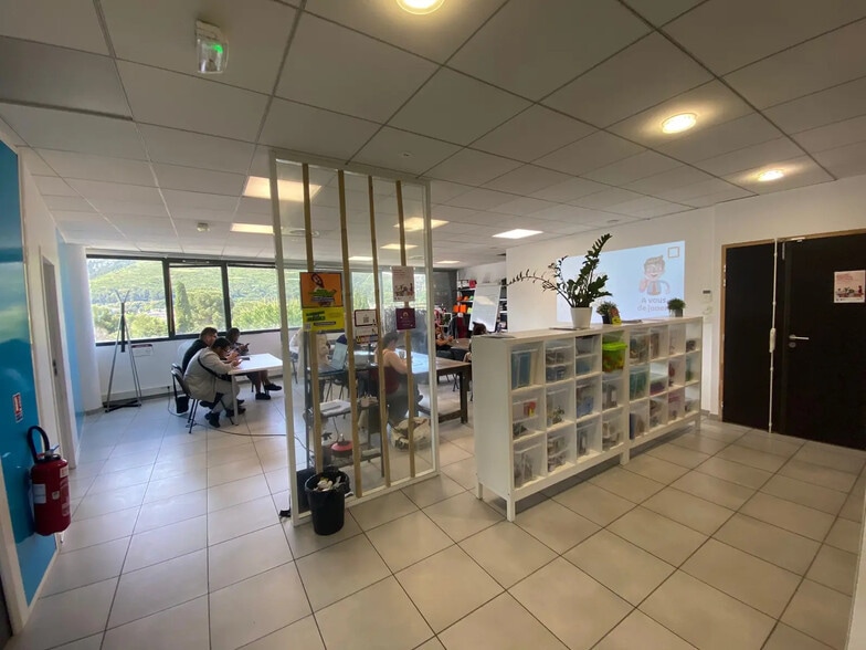 Route De La Sabliere, Marseille for lease - Interior Photo - Image 2 of 9