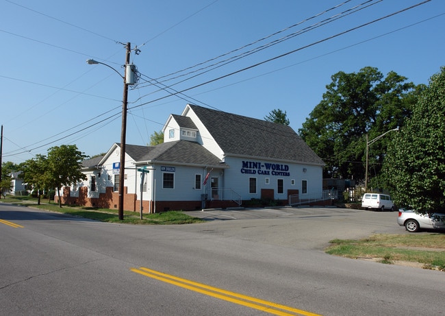 Plus de détails pour Mini-World Child Care Center - Salem – Commerce de détail à vendre, Salem, VA
