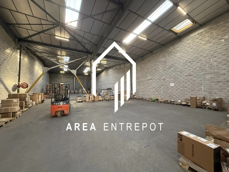 Industrial in Marseille for lease - Interior Photo - Image 2 of 6