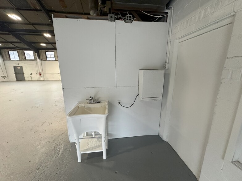 125 Middle Country Rd, Coram, NY for lease - Interior Photo - Image 3 of 8