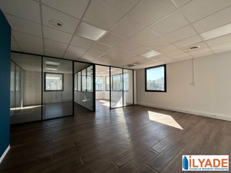 1 Rue Mahatma Gandhi, Aix-en-Provence for lease - Interior Photo - Image 3 of 14