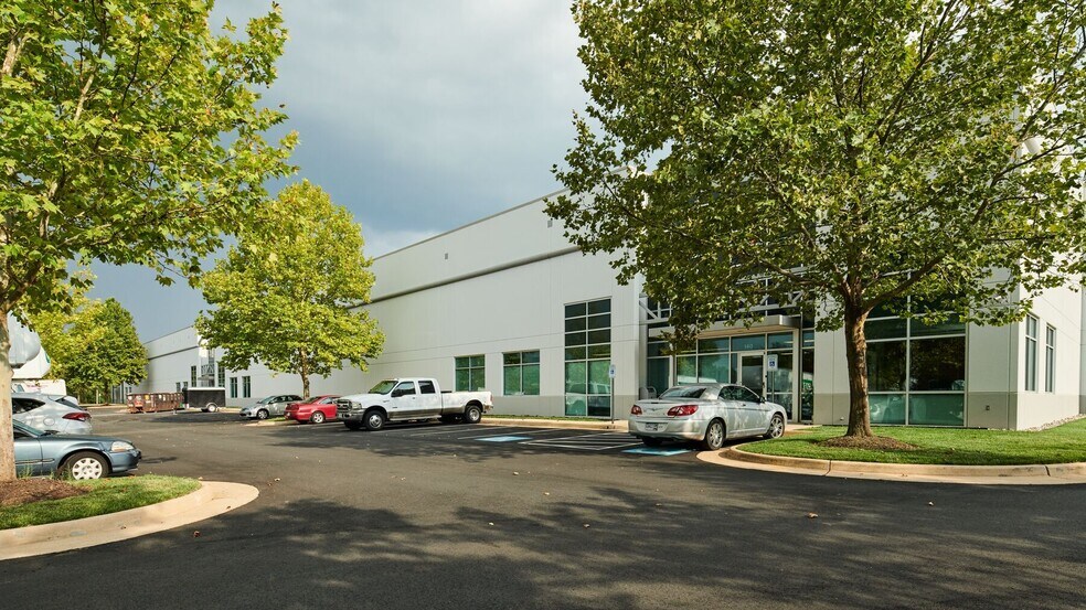 45055 Underwood Ln, Dulles Town Center, VA for lease - Building Photo - Image 2 of 6