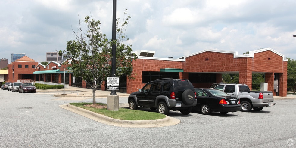 709 E Market St, Greensboro, NC for lease - Building Photo - Image 2 of 11