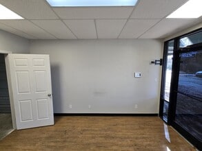 8034 Culebra Rd, San Antonio, TX for lease Interior Photo- Image 2 of 5