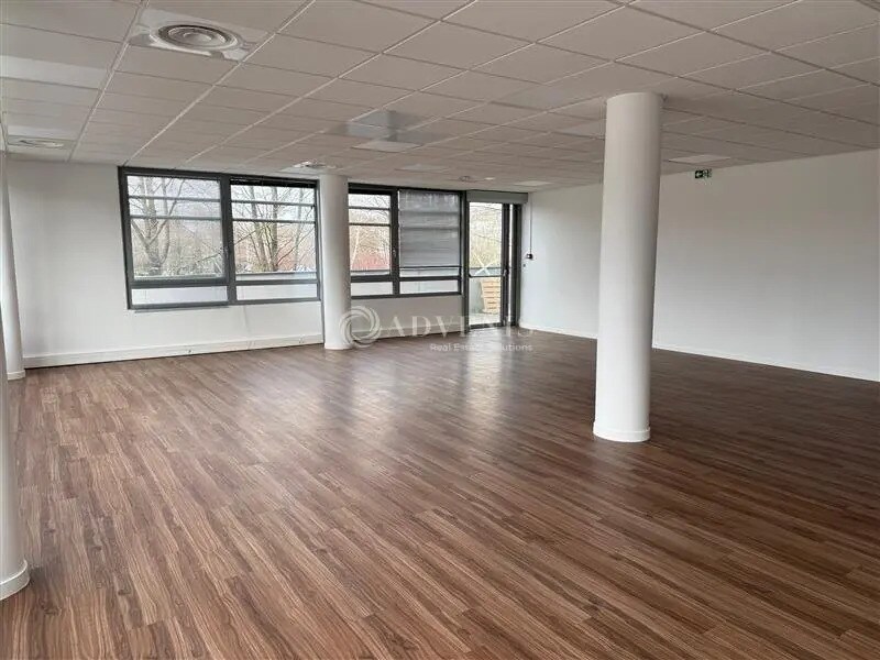 Office in Saint-Priest for lease Interior Photo- Image 1 of 9
