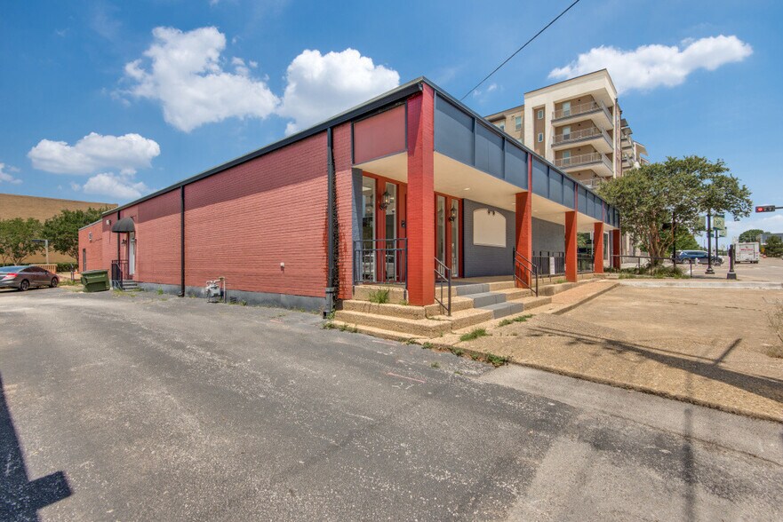 120 E Abram St, Arlington, TX for lease - Building Photo - Image 2 of 8