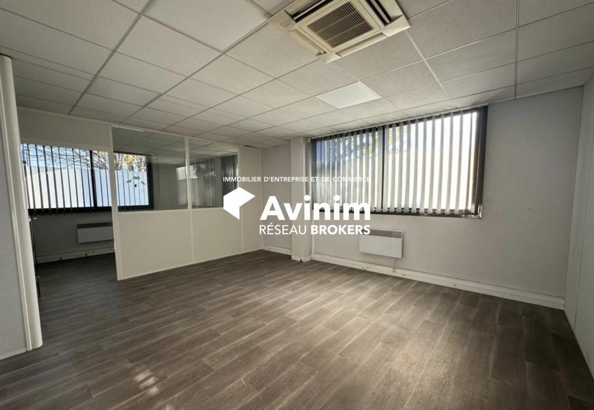 Office in Le Mesnil-Amelot for lease Interior Photo- Image 1 of 6