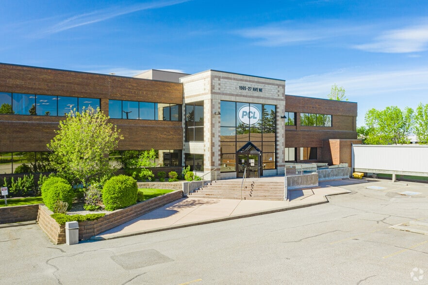 2609 15 St NE, Calgary, AB for lease - Building Photo - Image 2 of 13