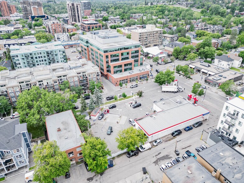 1920 4 St SW, Calgary, AB à vendre - Photo du bâtiment - Image 3 de 3