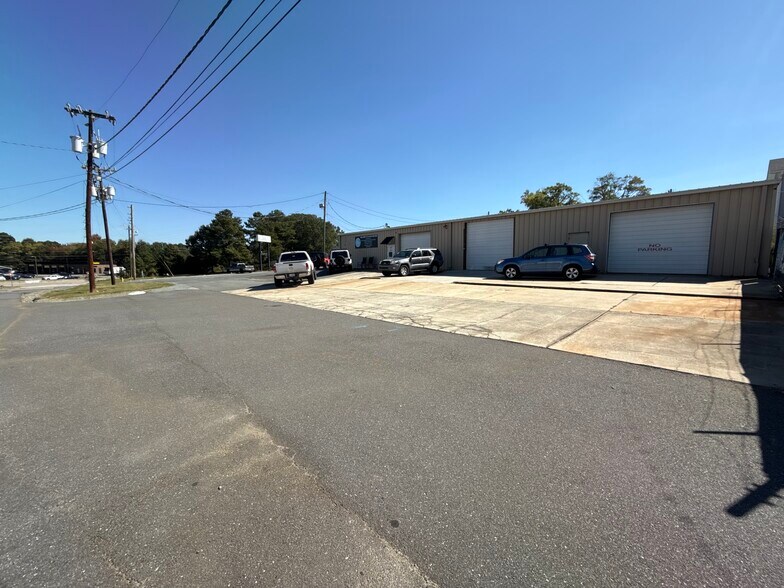 1909 W Roosevelt Blvd, Monroe, NC à louer - Photo du bâtiment - Image 2 de 14