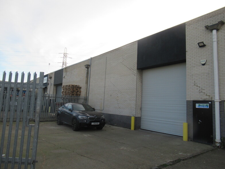 Wates Way, Mitcham for lease - Building Photo - Image 2 of 5