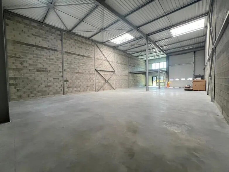 Flex in Pierre-Bénite for lease - Interior Photo - Image 3 of 3