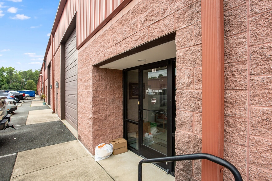 1120 International Pky, Fredericksburg, VA for lease - Building Photo - Image 2 of 22