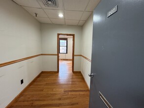 11-25 Middle Neck Rd, Great Neck, NY for lease Interior Photo- Image 2 of 2