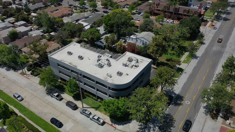 1600 E 4th St, Santa Ana, CA à louer - Vidéo sur l’inscription commerciale - Image 3 de 11