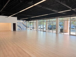 15495 Tamiami Trl N, Naples, FL for lease Interior Photo- Image 1 of 4