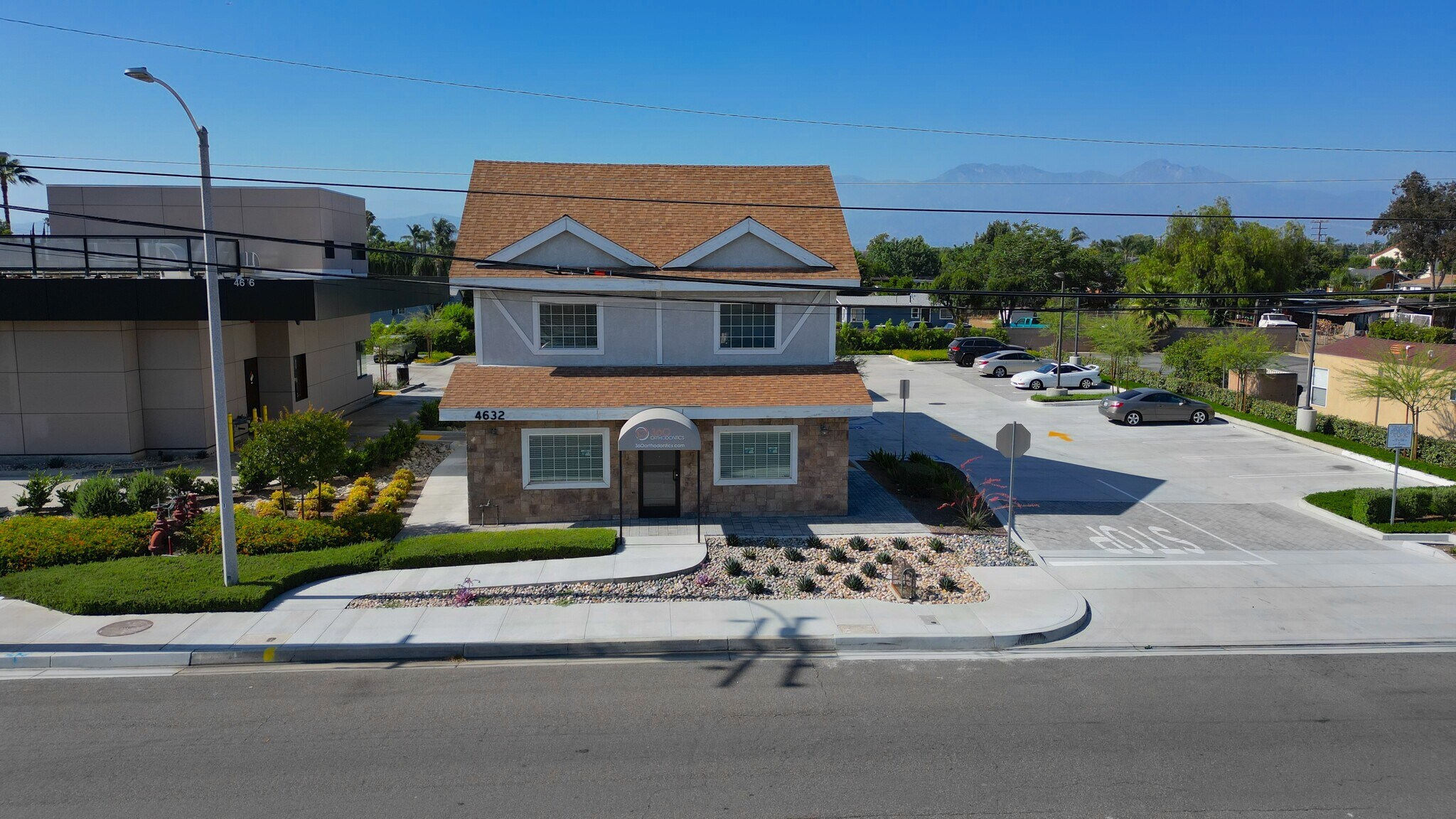 4632 Riverside Dr, Chino, CA à louer Photo du bâtiment- Image 1 de 17