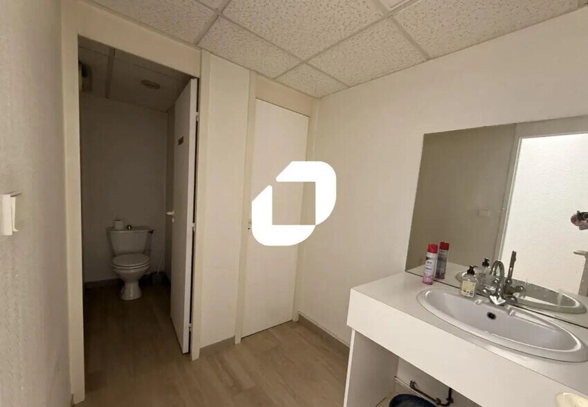 Office in Seyssins for lease - Building Photo - Image 2 of 6