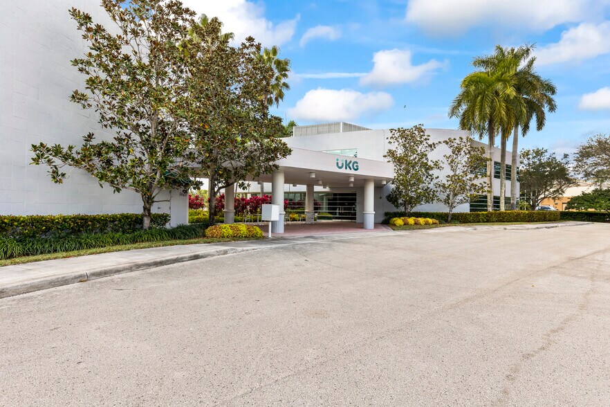 Village Plaza of Weston Florida portefeuille de 2 propriétés à vendre sur LoopNet.ca - Photo du bâtiment - Image 1 de 28