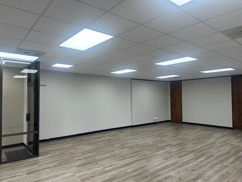 6326 Rucker Rd, Indianapolis, IN à louer - Photo du bâtiment - Image 2 de 9