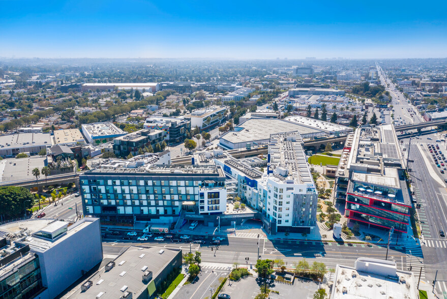 8900 Venice Blvd, Culver City, CA à louer - Photo du bâtiment - Image 1 de 13